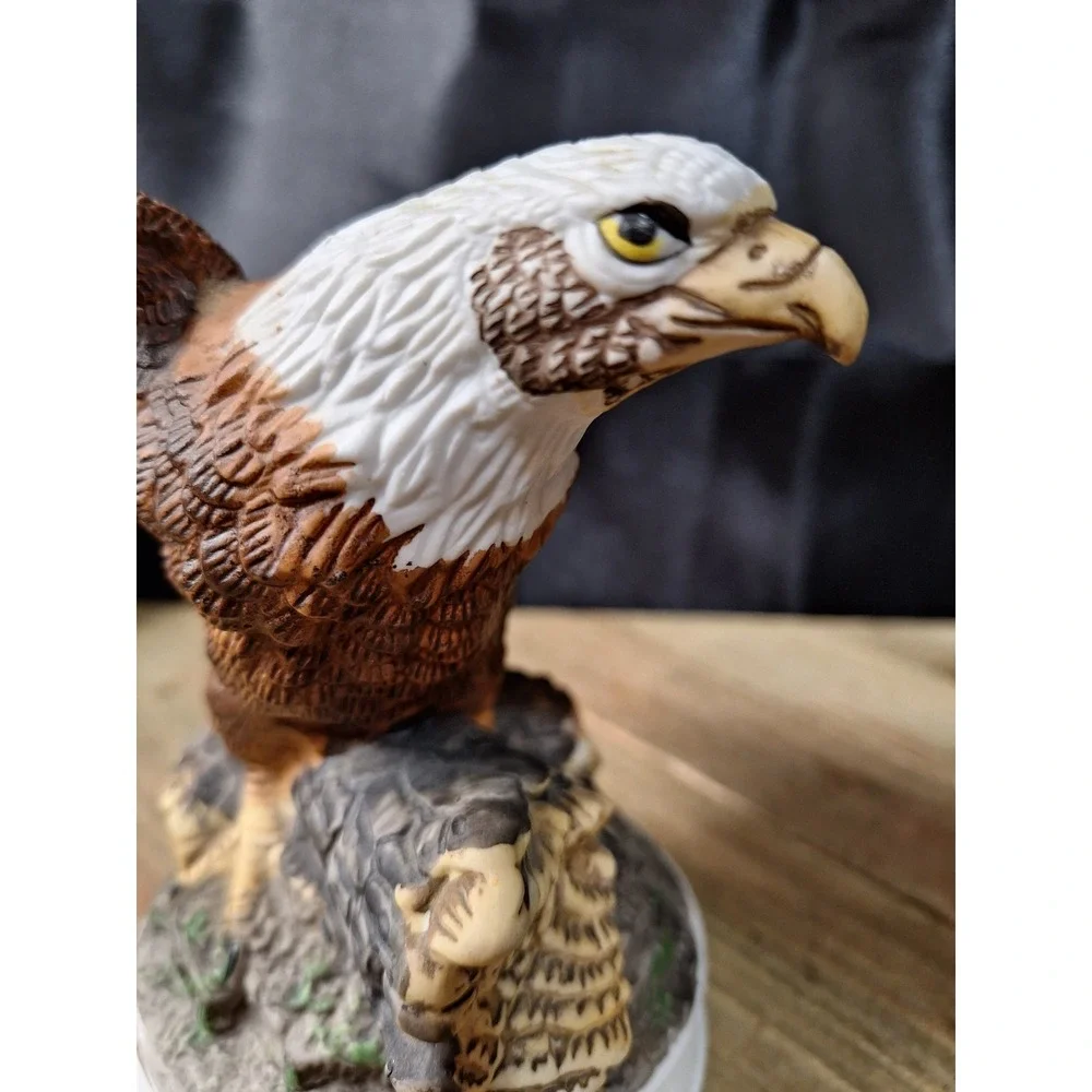 Royal Heritage Americana - Birds in Flight - Bald Eagle Figurine Limited Series